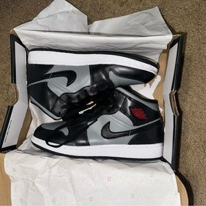 Jordan 1 Mid